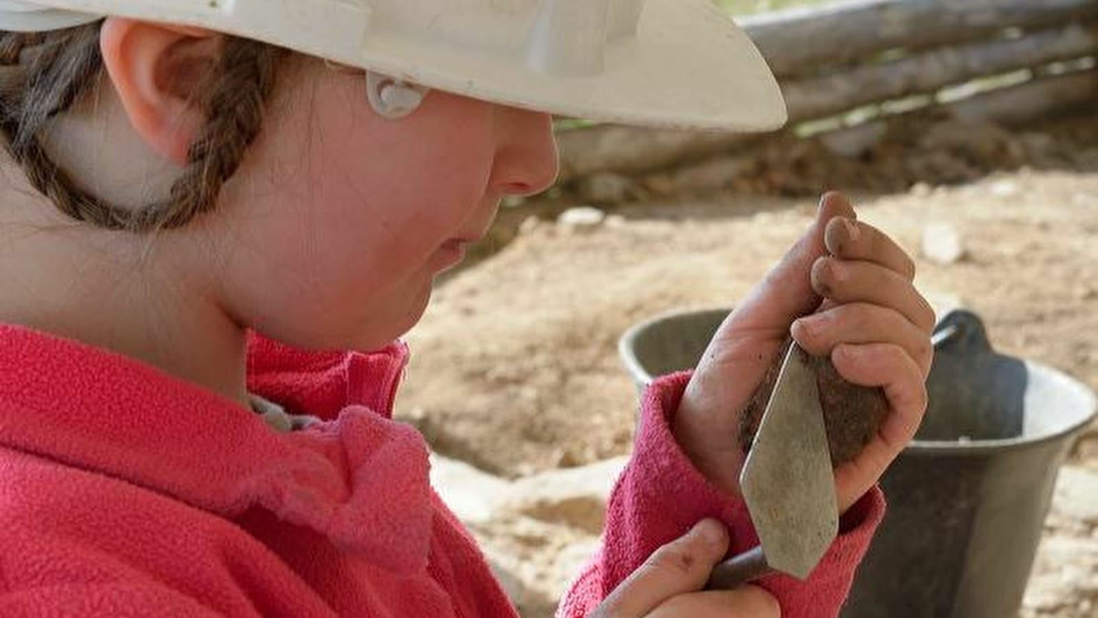 Atelier d'archéologie à Bibracte pour enfants