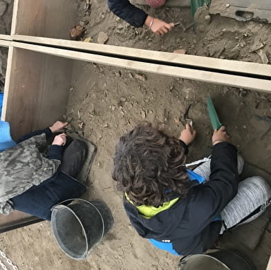 Atelier d'archéologie à Bibracte pour enfants