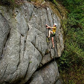 Escalade dans les Gorges de Narvau - LORMES