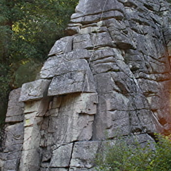 L'escalade au Rocher du Chien - DUN-LES-PLACES